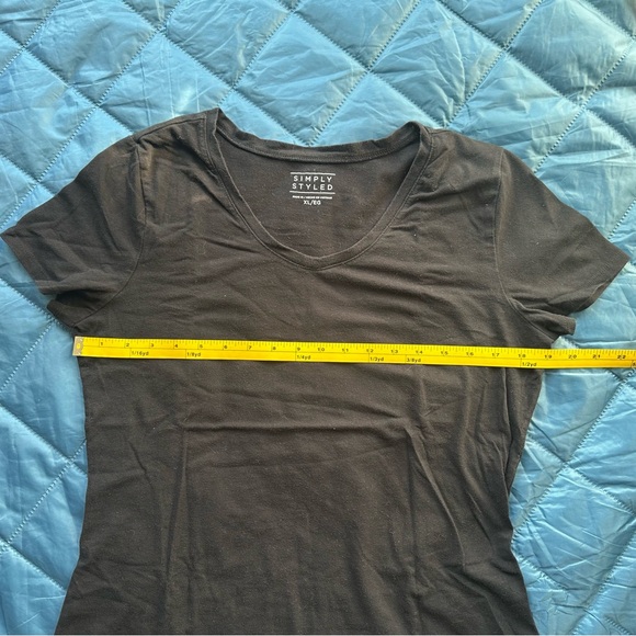 XL Simply Styled women’s black scoop neck t-shirt - Picture 3 of 9
